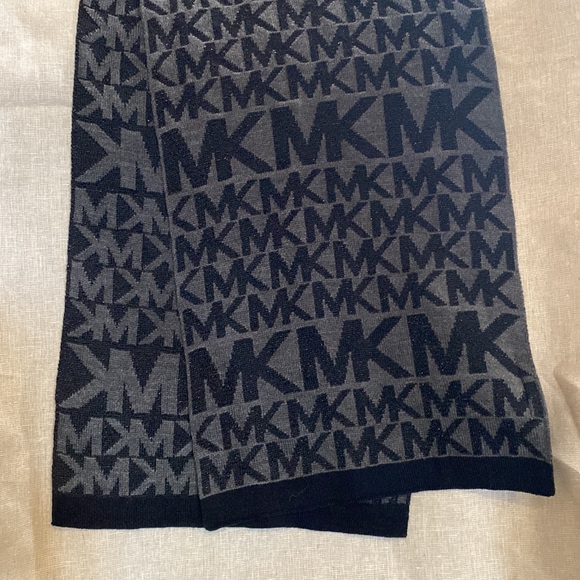 Michael Kors scarf bundle - Picture 2 of 5